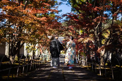 結婚式ロケーションフォト紅葉で前撮り撮影02