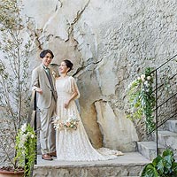 結婚式の前撮り写真をおしゃれなチャペルで撮影