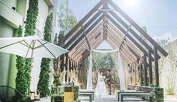 チャペルで結婚式の前撮りウエディングフォト撮影