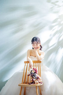 フォトスタジオで韓国風ウエディングフォト撮影04