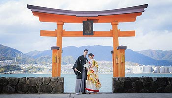 和装でおしゃれなウエディングフォト撮影