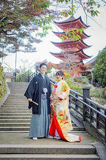 宮島で美しいウエディングフォト撮影04