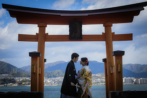 宮島で美しいウエディングフォト撮影06