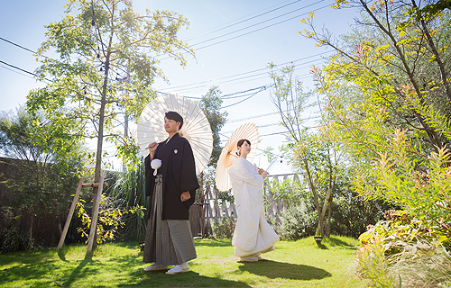 浜松市市野フォトスタジオの広々としたガーデンで前撮り撮影